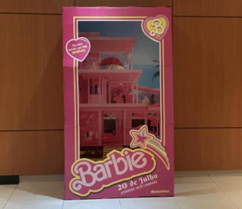 AToupeira UCI disponibiliza caixa gigante da Barbie para fãs